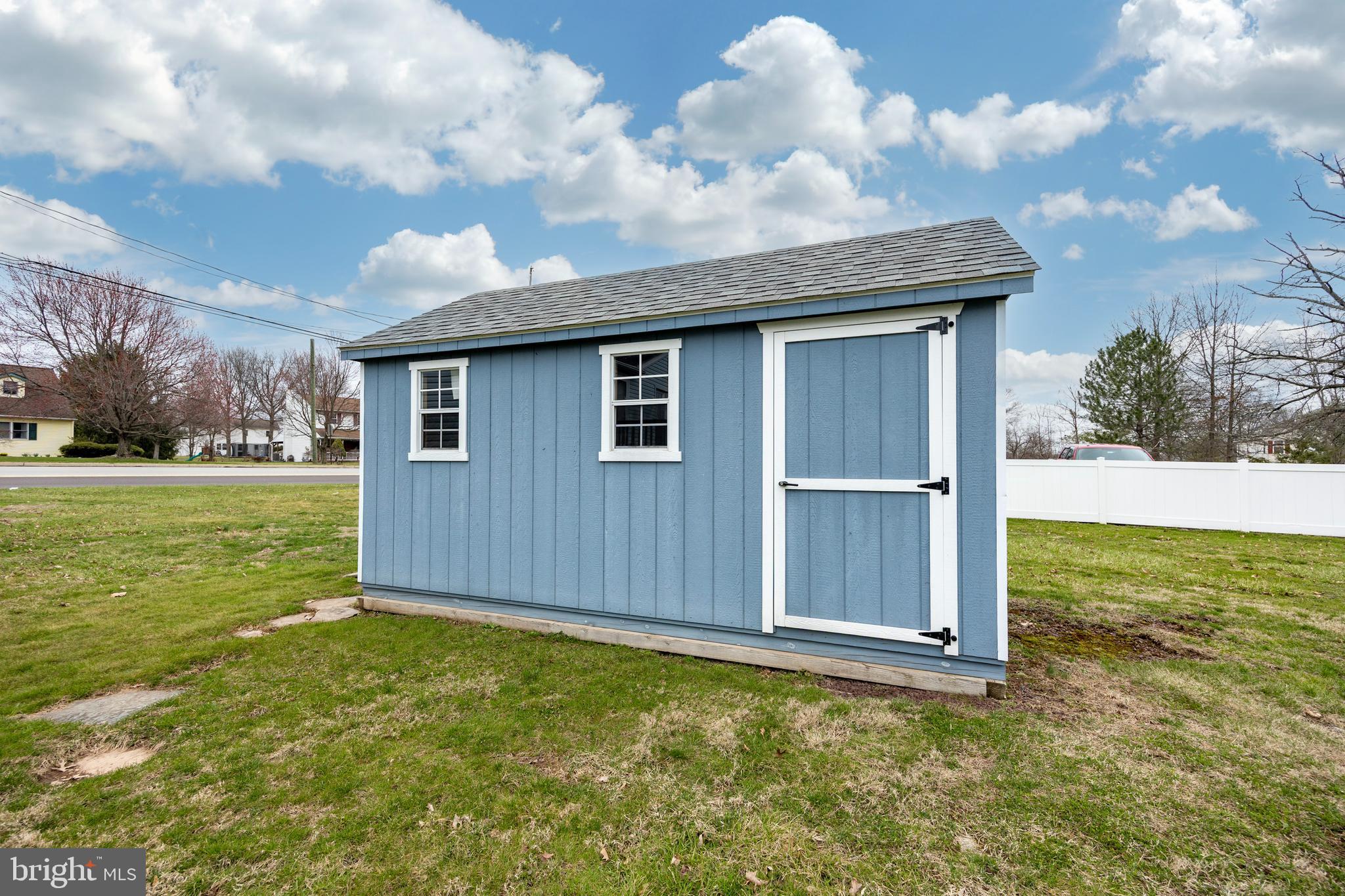 933 Forty Foot Road Hatfield, PA 19440 - Photo 25 of 28 a backyard of a house