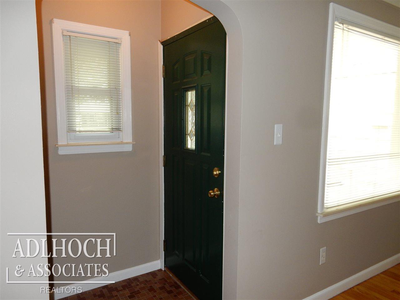 2064 Roslyn Road Grosse Pointe Woods, MI 48236 - Photo 2 of 16