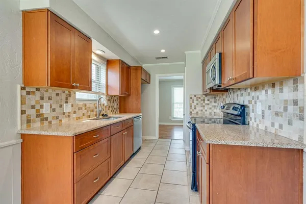 $2,490 | 420 Cambridge Drive, Richardson, TX 75080