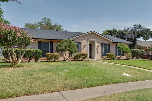$2,490 | 420 Cambridge Drive, Richardson, TX 75080