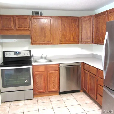 $59,900 | 2840 Blackforest Drive, Unit B, St. Louis, MO 63129