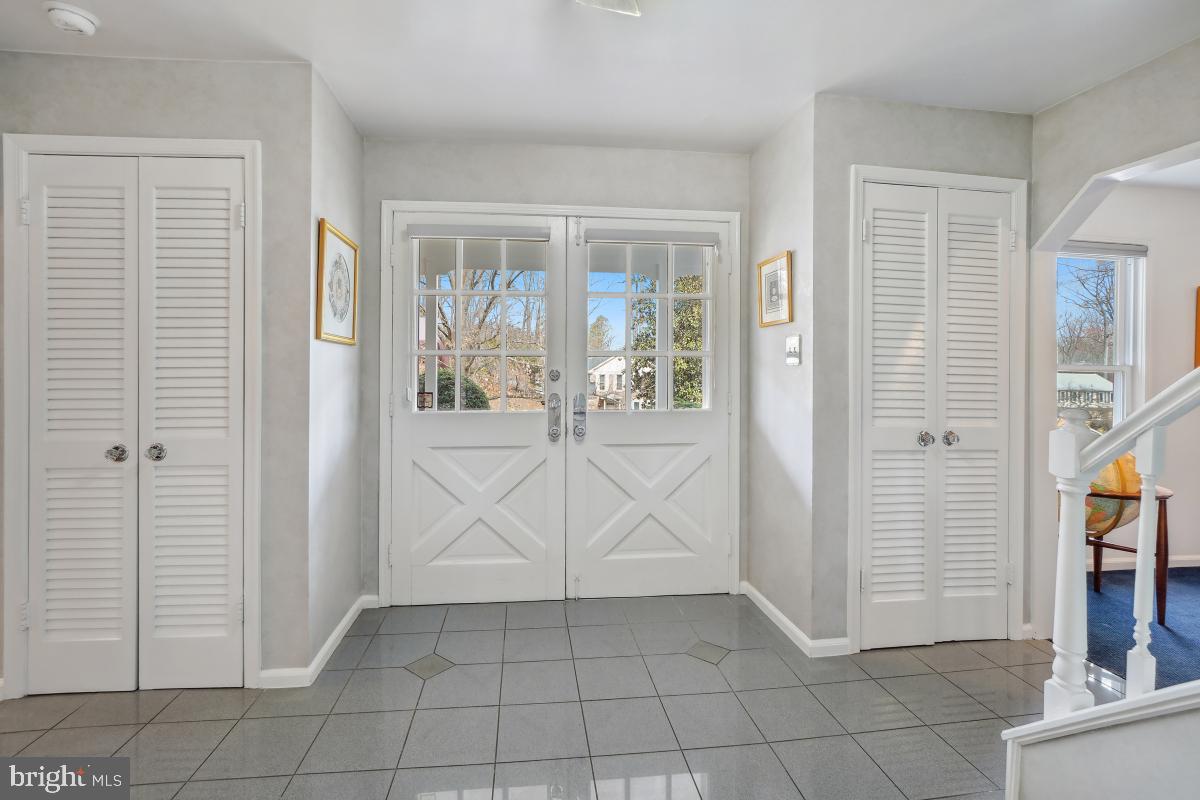 7802 Ivymount Terrace Potomac, MD 20854 - Photo 4 of 51