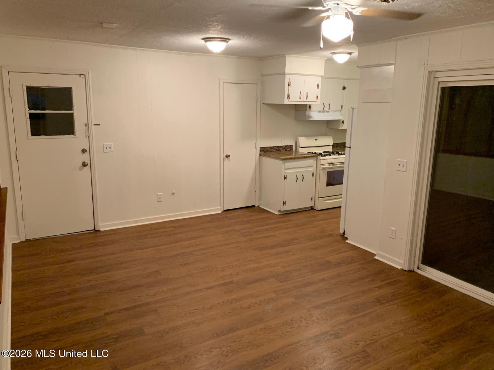 1066 Branch Street Jackson, MS 39212 - Photo 6 of 11 05 - Interior