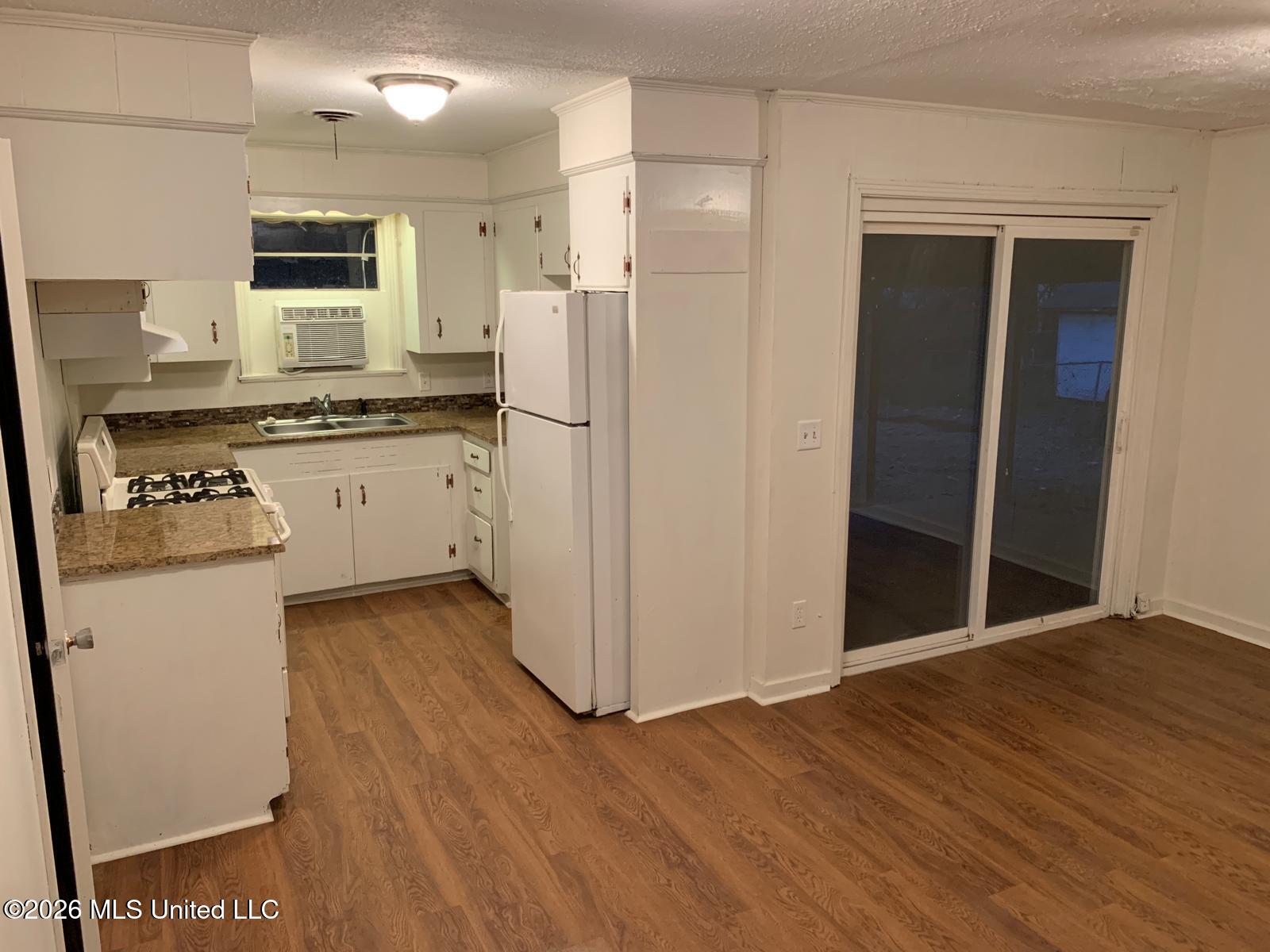 1066 Branch Street Jackson, MS 39212 - Photo 7 of 11 06 - Kitchen 1