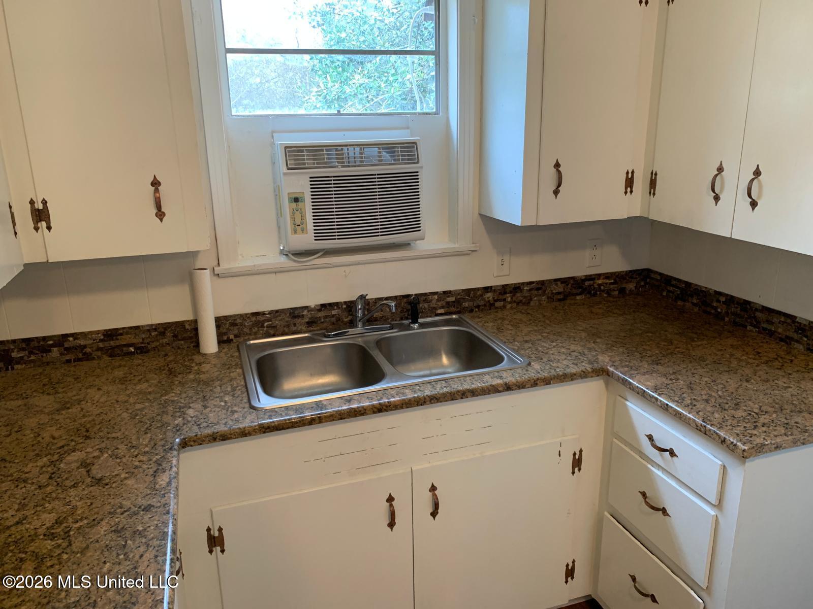 1066 Branch Street Jackson, MS 39212 - Photo 9 of 11 06 - Kitchen 3
