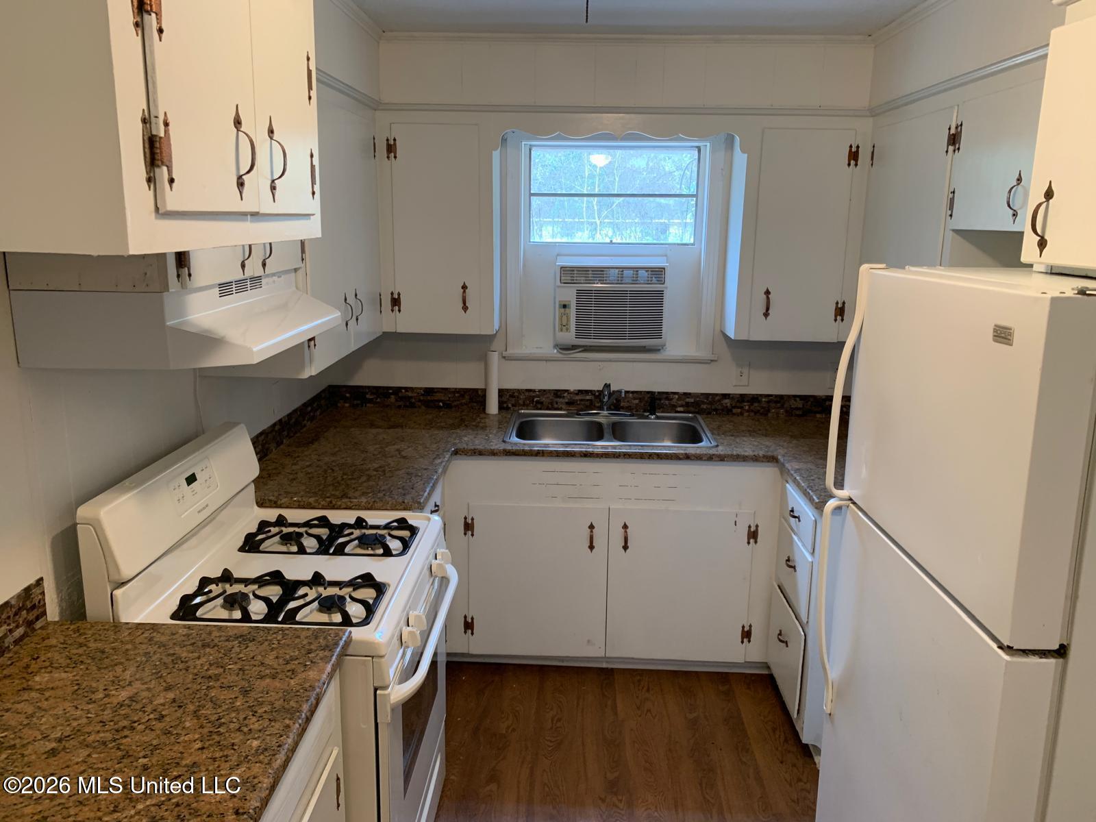 1066 Branch Street Jackson, MS 39212 - Photo 10 of 11 06 - Kitchen 4