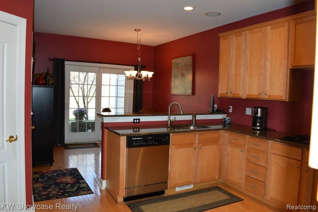 49609 Timber Trail Novi, MI 48374 - Photo 15 of 25