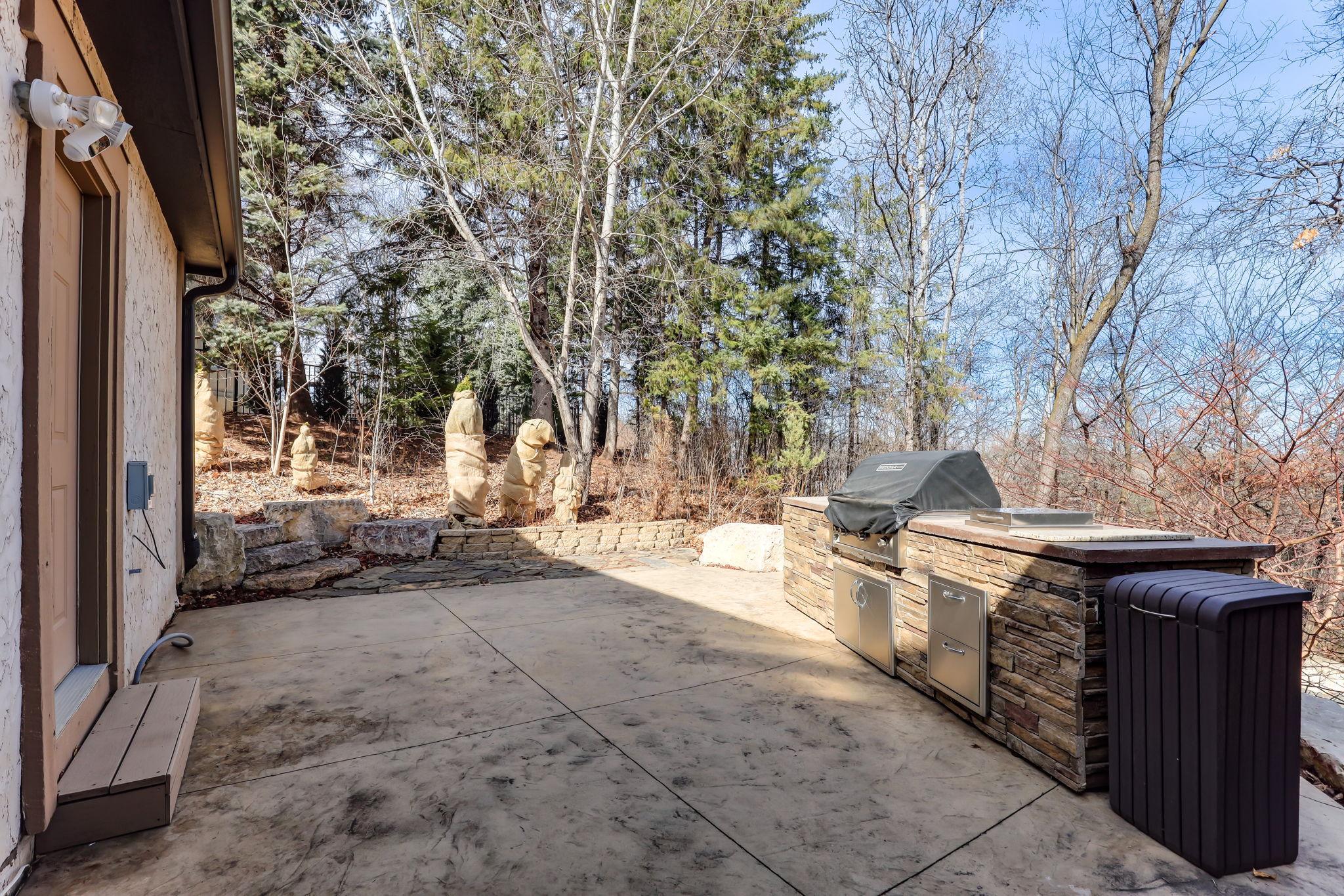 685 Valley View Court Shoreview, MN 55126 - Photo 3 of 59
