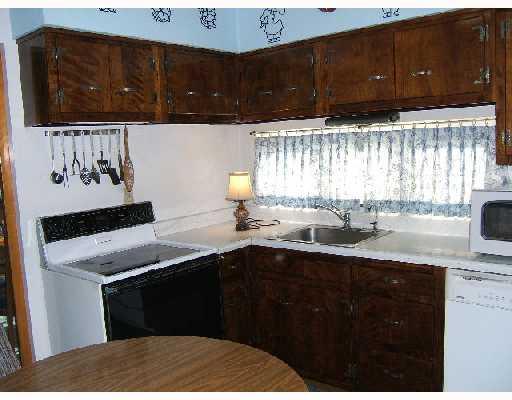 131 Hahn Road Pittsburgh, PA 15209 - Photo 3 of 16 Kitchen. Eat-in fully equipped kitchen with new refrigerator