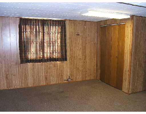 131 Hahn Road Pittsburgh, PA 15209 - Photo 9 of 16 Den/Family/Great Room. Lots of closet space!