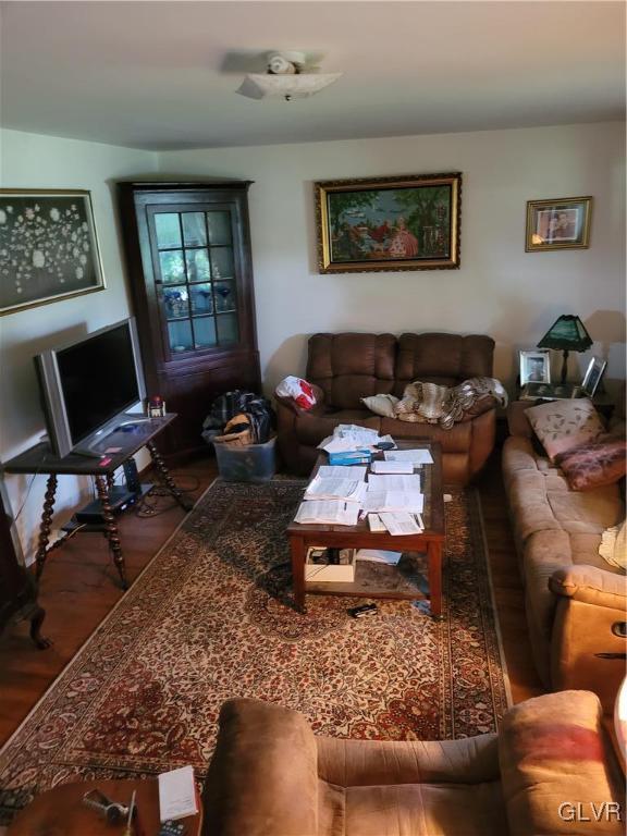 1724 Butz Road Breinigsville, PA 18031 - Photo 4 of 14 living Room