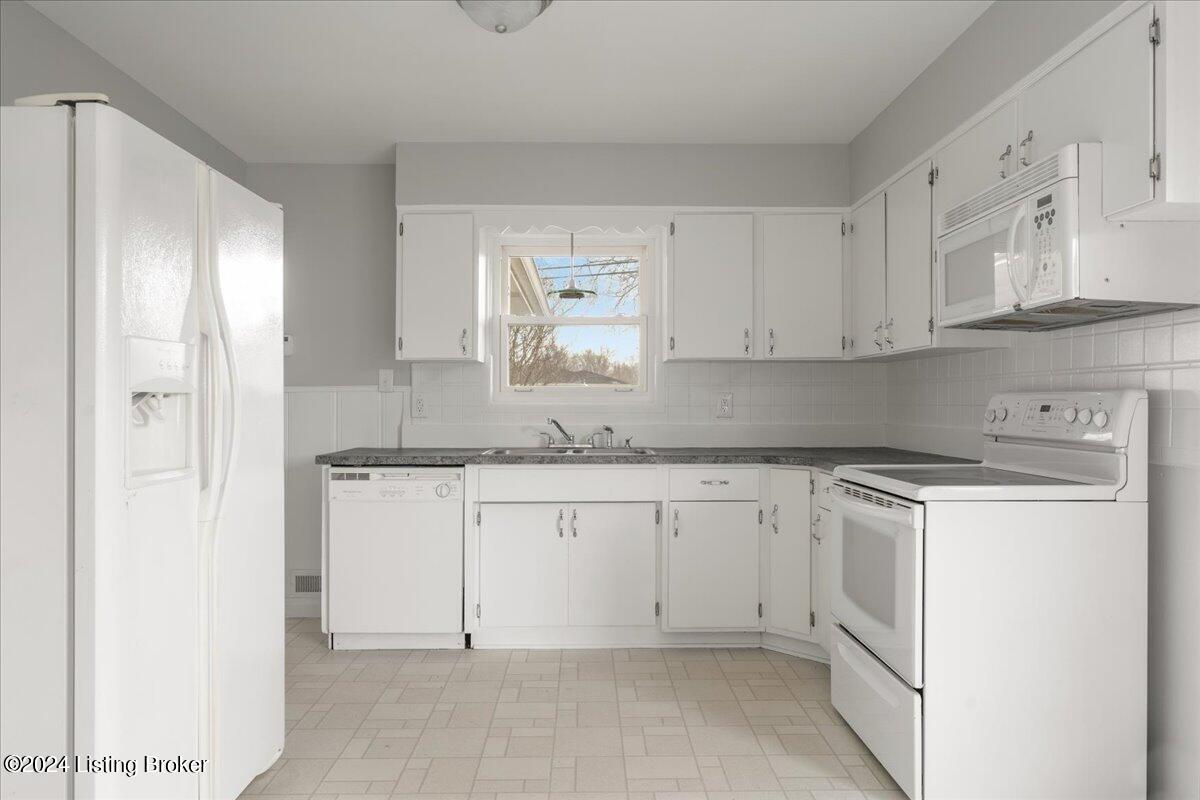 4701 Lynn Lea Road Louisville, KY 40216 - Photo 10 of 32 07-A7407499