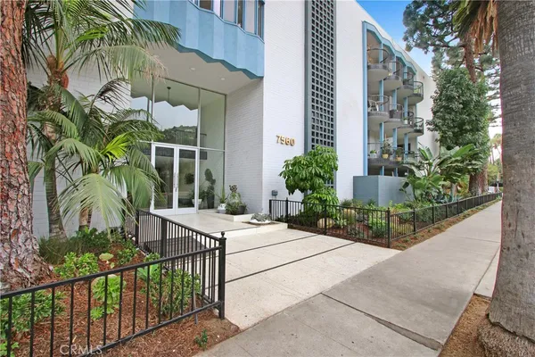 $5,200 | 7560 Hollywood Boulevard, Los Angeles, CA 90046