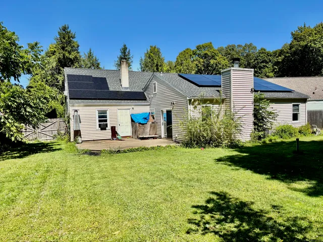 a view of a house with backyard and garden