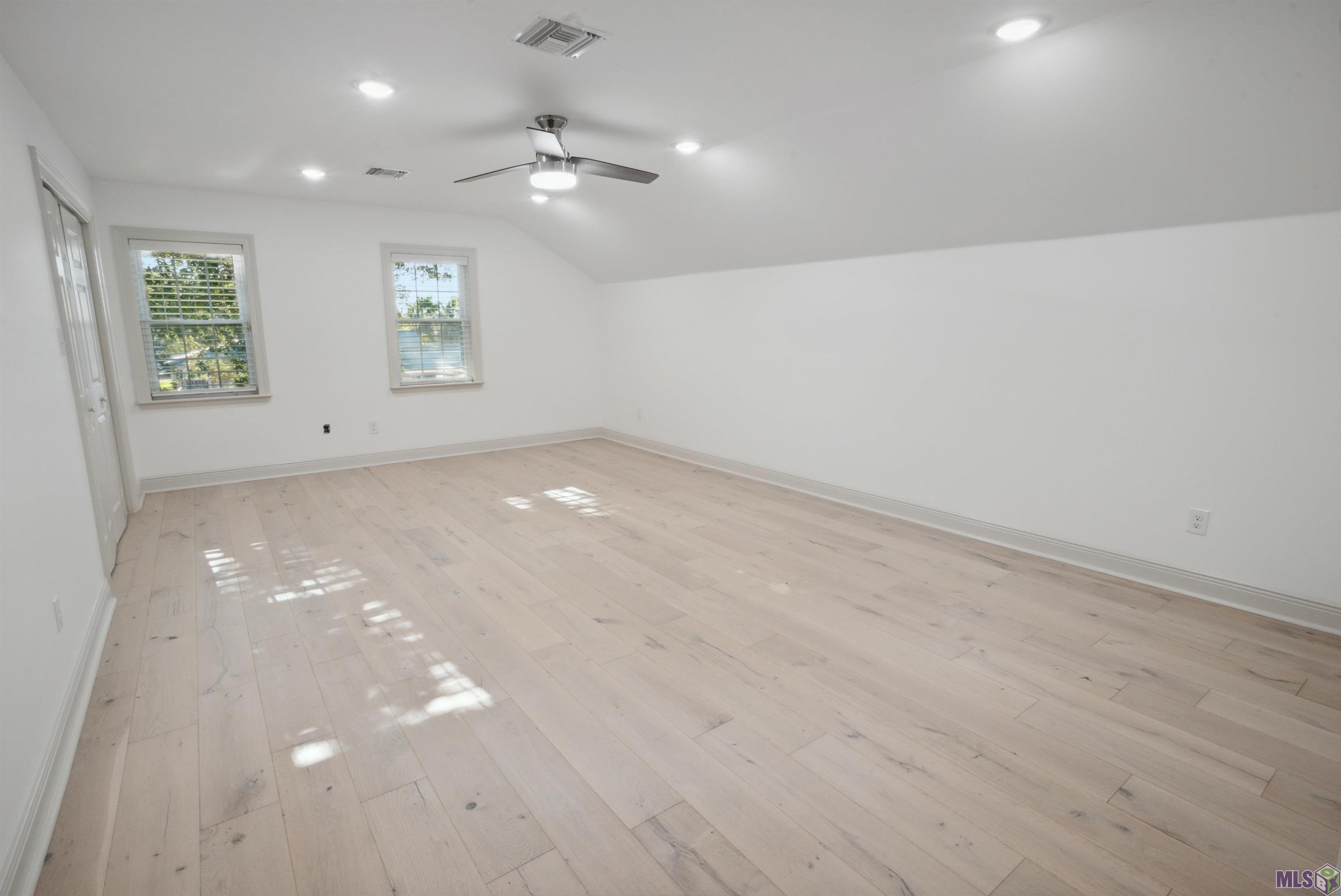 216 Ridgewood Boulevard Golden Meadow, LA 70357 - Photo 33 of 42 Upstairs 5th Bedroom