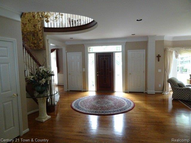 5148 Ridge Trail North Clarkston, MI 48348 - Photo 2 of 25 SPACIOUS ENTRY FOYER.