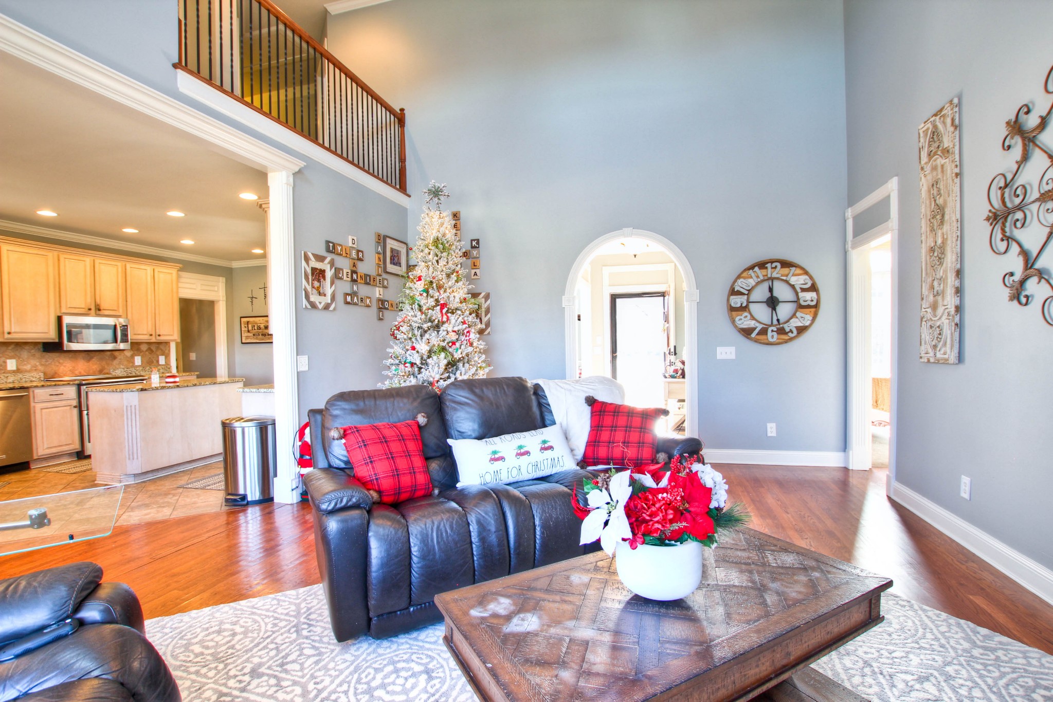 805 Peconic Place Murfreesboro, TN 37130 - Photo 4 of 36 a living room with furniture flowerpot and window