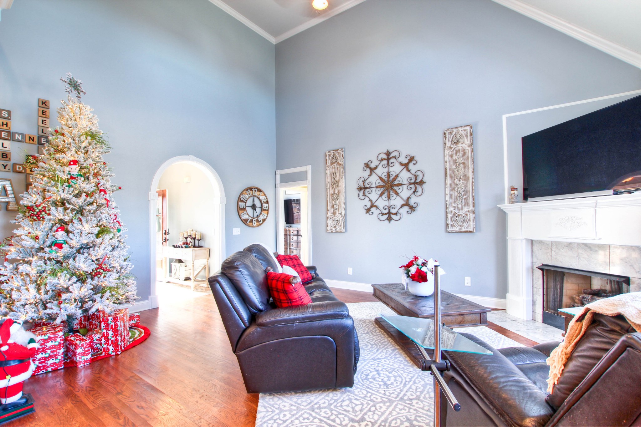 805 Peconic Place Murfreesboro, TN 37130 - Photo 5 of 36 a living room with furniture fireplace and flat screen tv