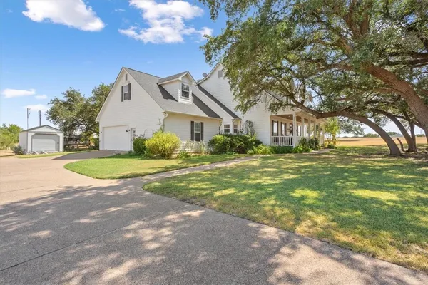 a view of house with a big yard
