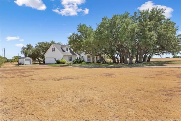 $880,000 | 1540 Austin Hines Drive, China Spring, TX 76633