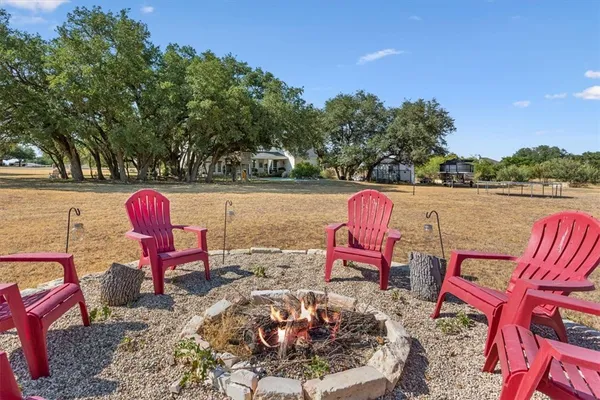 $880,000 | 1540 Austin Hines Drive, China Spring, TX 76633