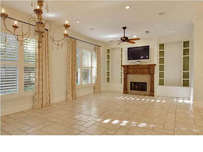 Pretty Keeping and Breakfast Room!