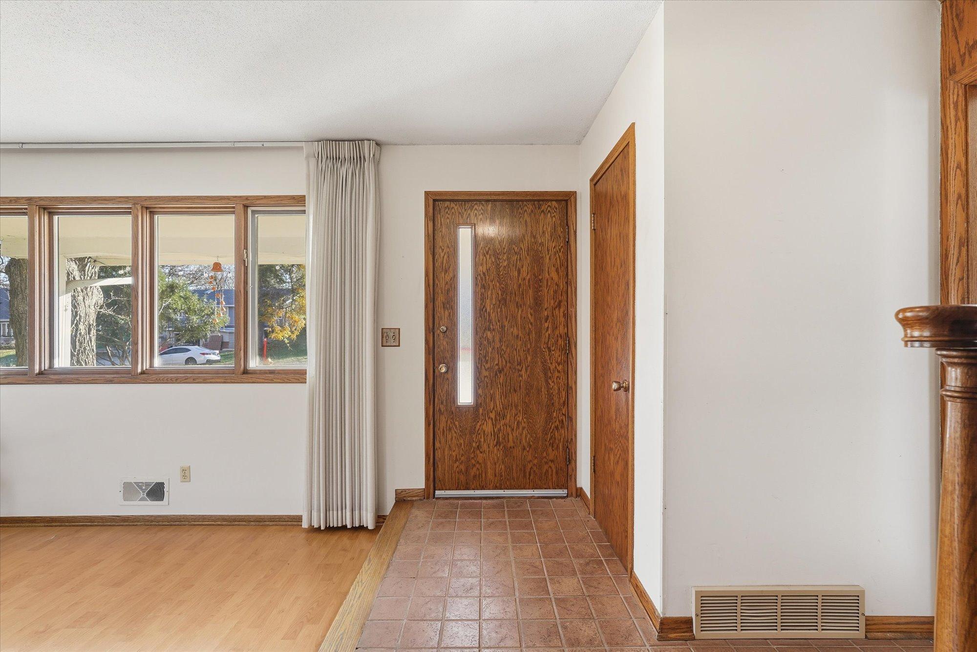 1823 Gramsie Road Arden Hills, MN 55112 - Photo 4 of 44