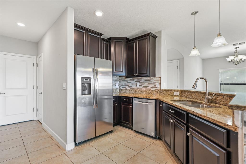 10148 Newminster Loop Ruskin, FL 33573 - Photo 11 of 40