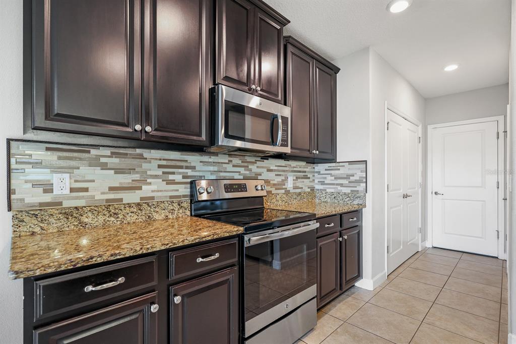 10148 Newminster Loop Ruskin, FL 33573 - Photo 12 of 40