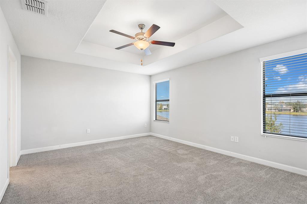 10148 Newminster Loop Ruskin, FL 33573 - Photo 15 of 40