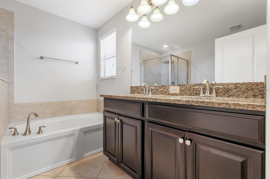 10148 Newminster Loop Ruskin, FL 33573 - Photo 17 of 40