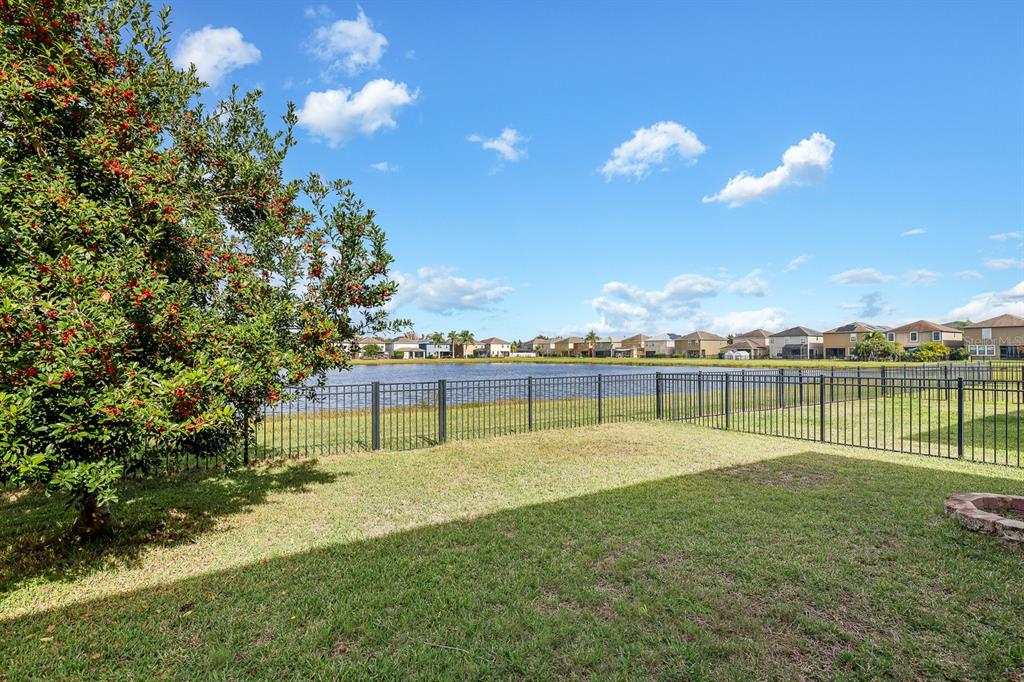 10148 Newminster Loop Ruskin, FL 33573 - Photo 28 of 40