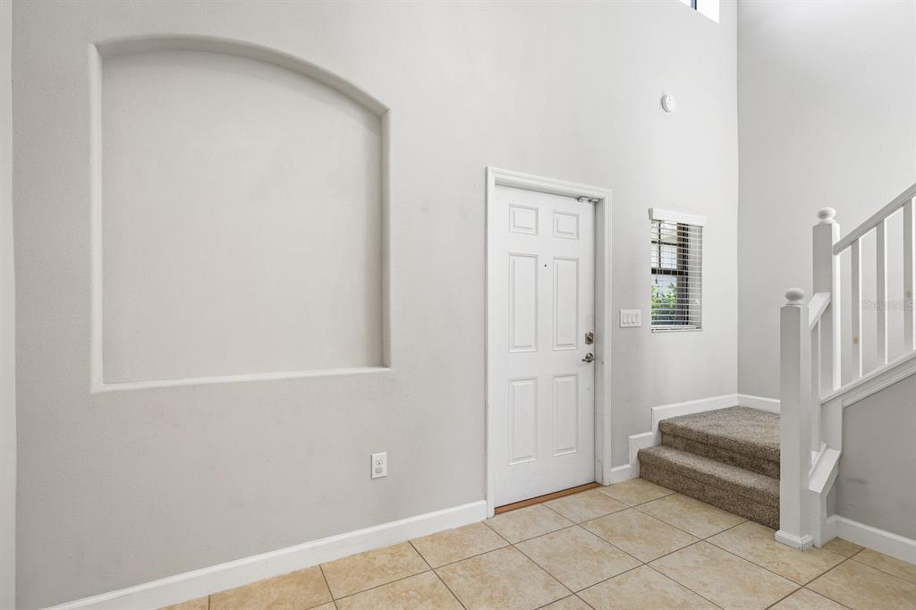 10148 Newminster Loop Ruskin, FL 33573 - Photo 4 of 40