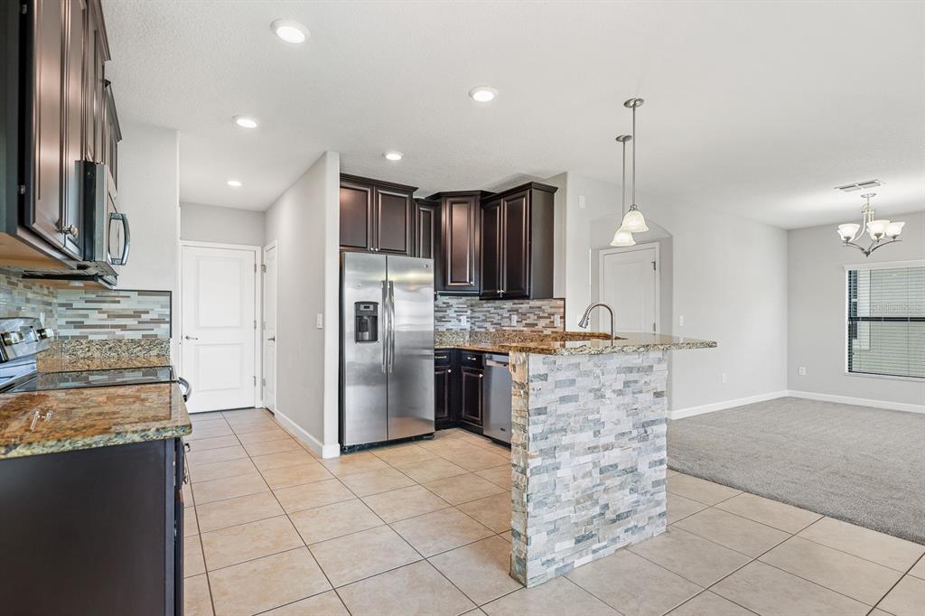 10148 Newminster Loop Ruskin, FL 33573 - Photo 10 of 40