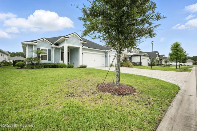 a view of house with garden