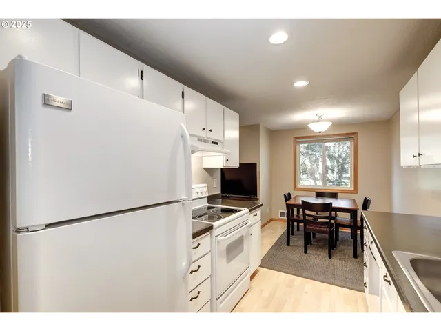 $250,000 | 5150 Northwest Neakahnie Avenue, Unit 40, Portland, OR 97229