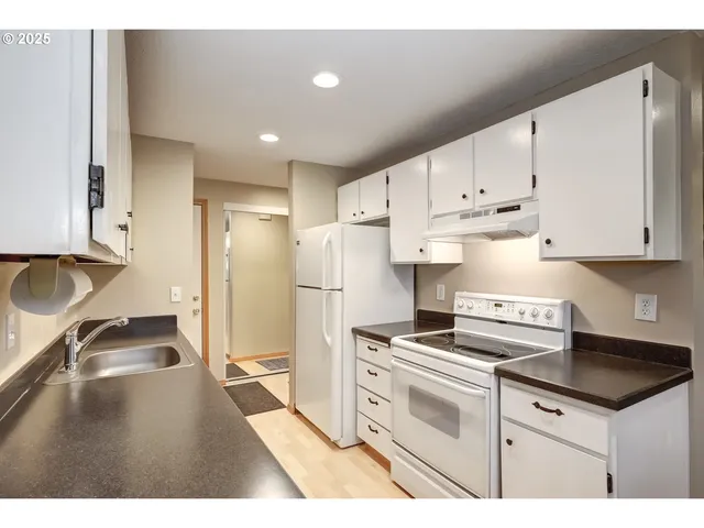 $250,000 | 5150 Northwest Neakahnie Avenue, Unit 40, Portland, OR 97229