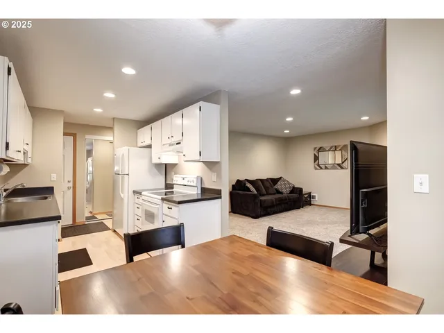 $250,000 | 5150 Northwest Neakahnie Avenue, Unit 40, Portland, OR 97229