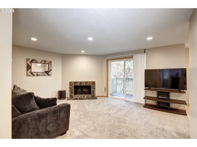 $250,000 | 5150 Northwest Neakahnie Avenue, Unit 40, Portland, OR 97229