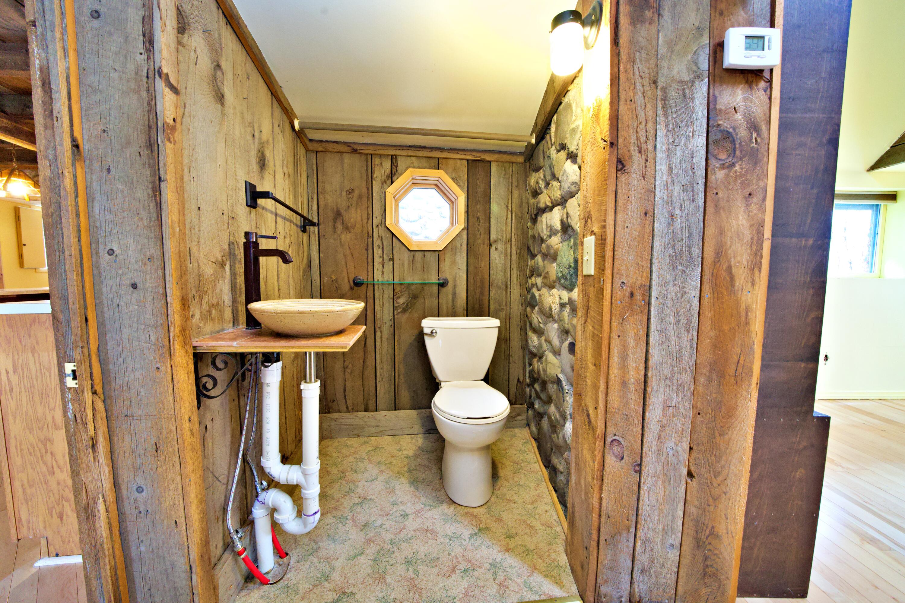 1442 State Street Bangor, ME 04401 - Photo 10 of 29 Bathroom