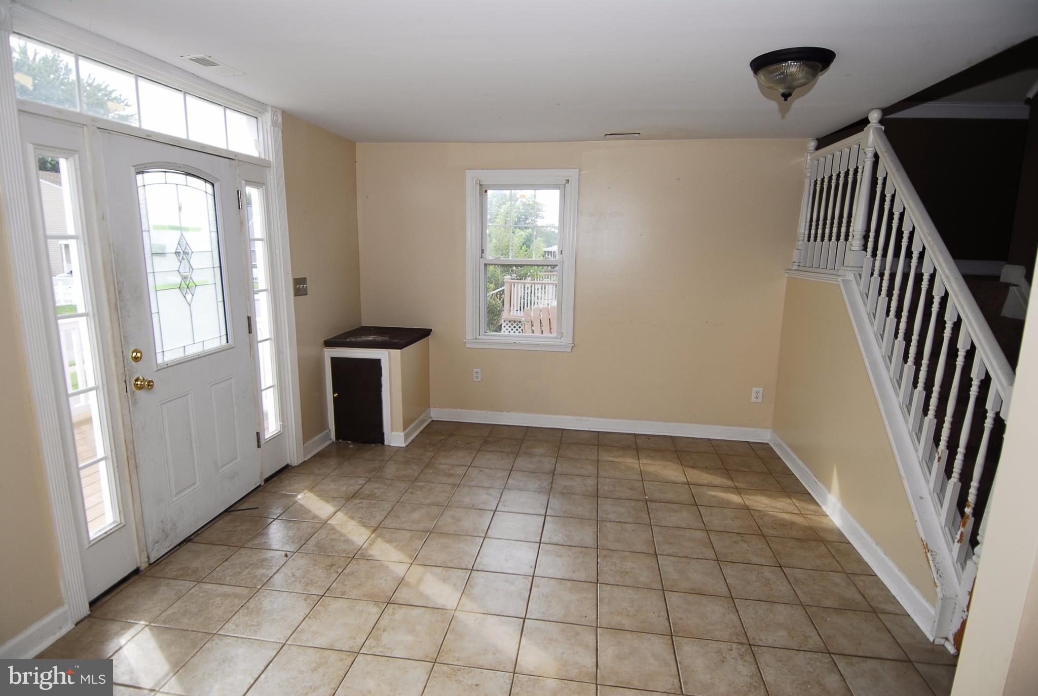 1763 Brookview Road Baltimore, MD 21222 - Photo 3 of 15 Living Room