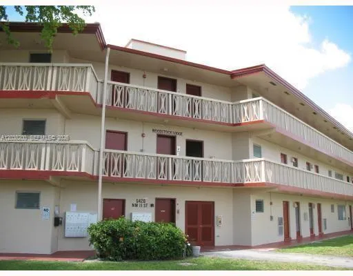 $1,990 | 5420 Northwest 11th Street, Unit 205, Plantation, FL 33313