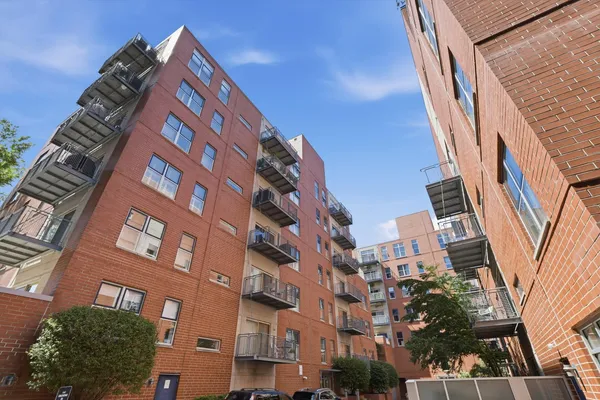 $550,000 | 1222 Chicago Avenue, Unit 703, Evanston, IL 60202