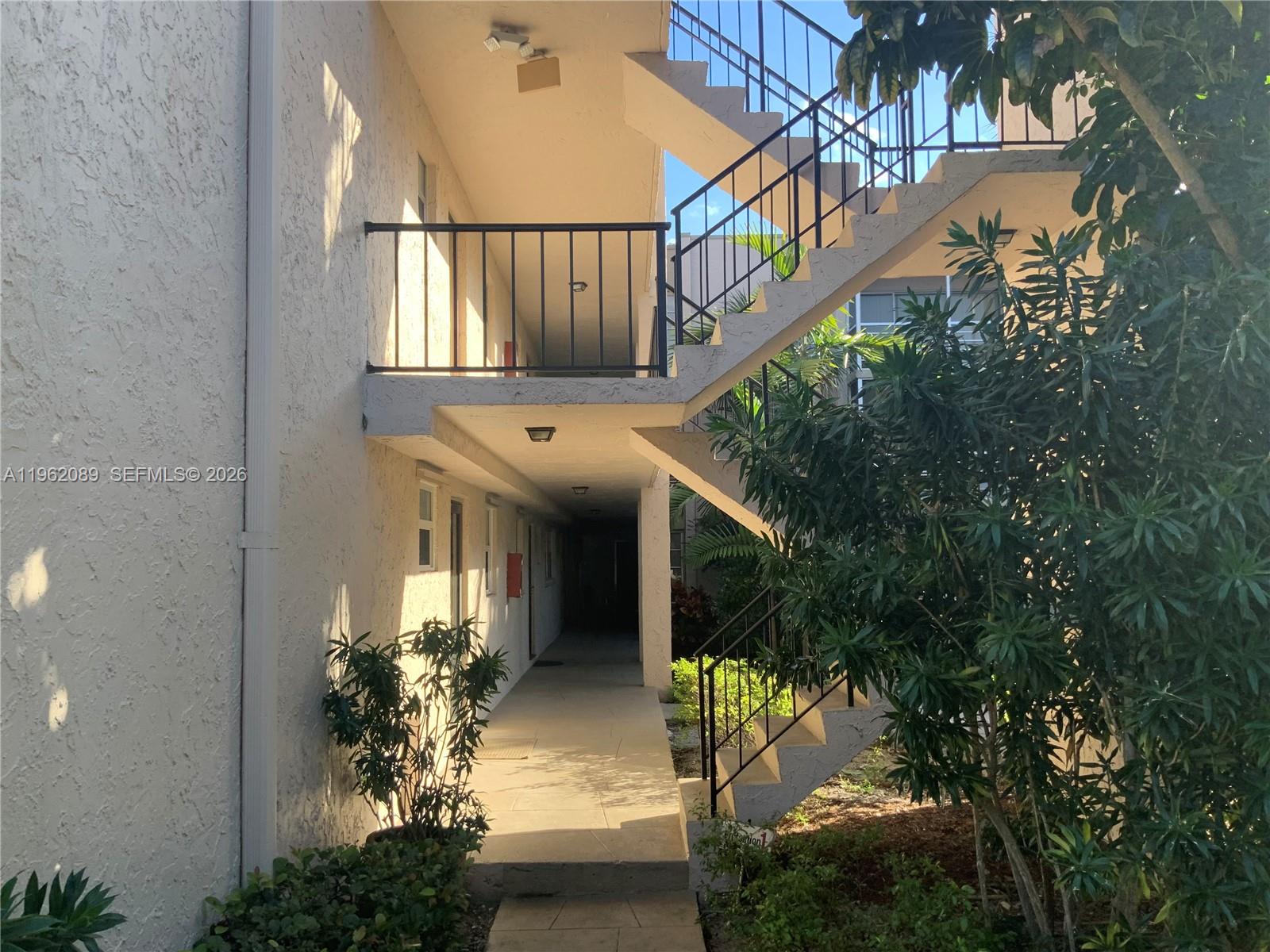 469 North Pine Island Road, Unit B305 Plantation, FL 33324 - Photo 5 of 32