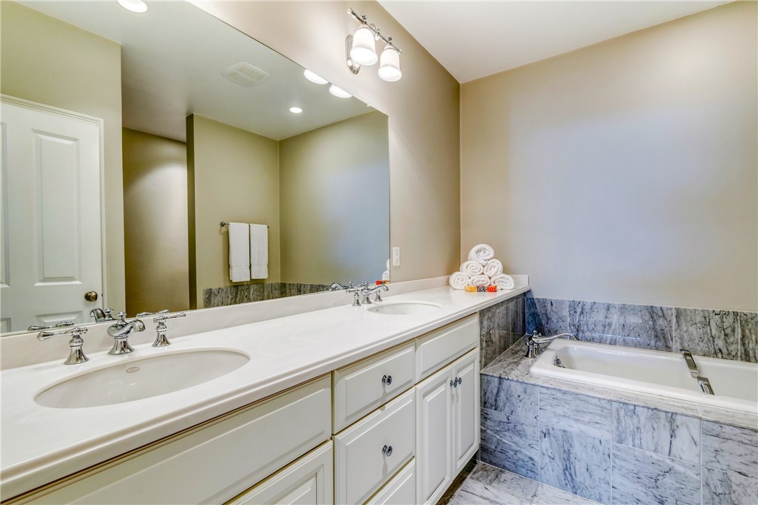 297 Village Road Tiverton, RI 02878 - Photo 25 of 38