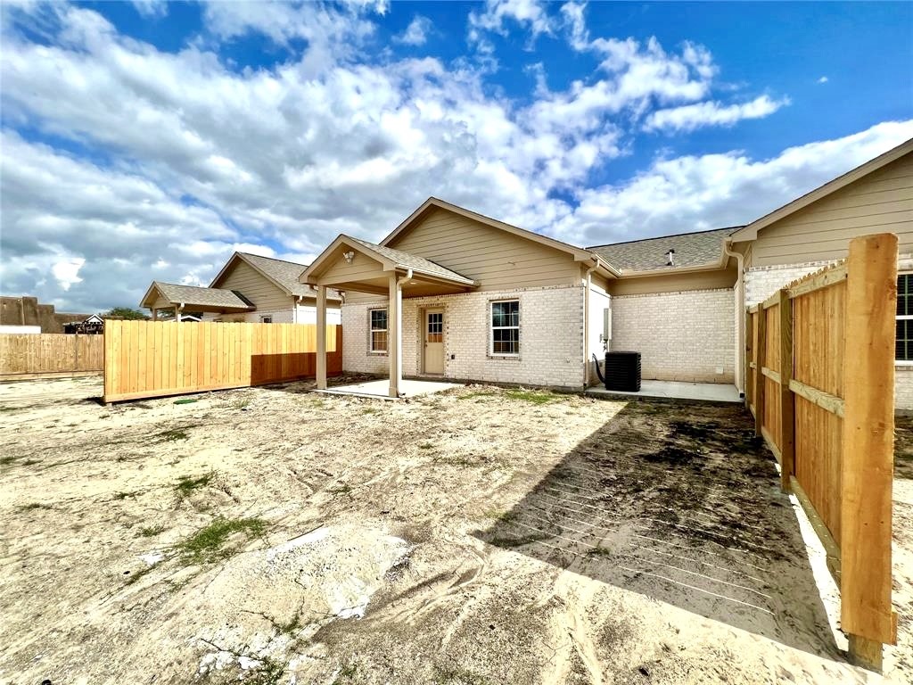 9508 Quaker Court, Unit B Rosharon, TX 77583 - Photo 15 of 16