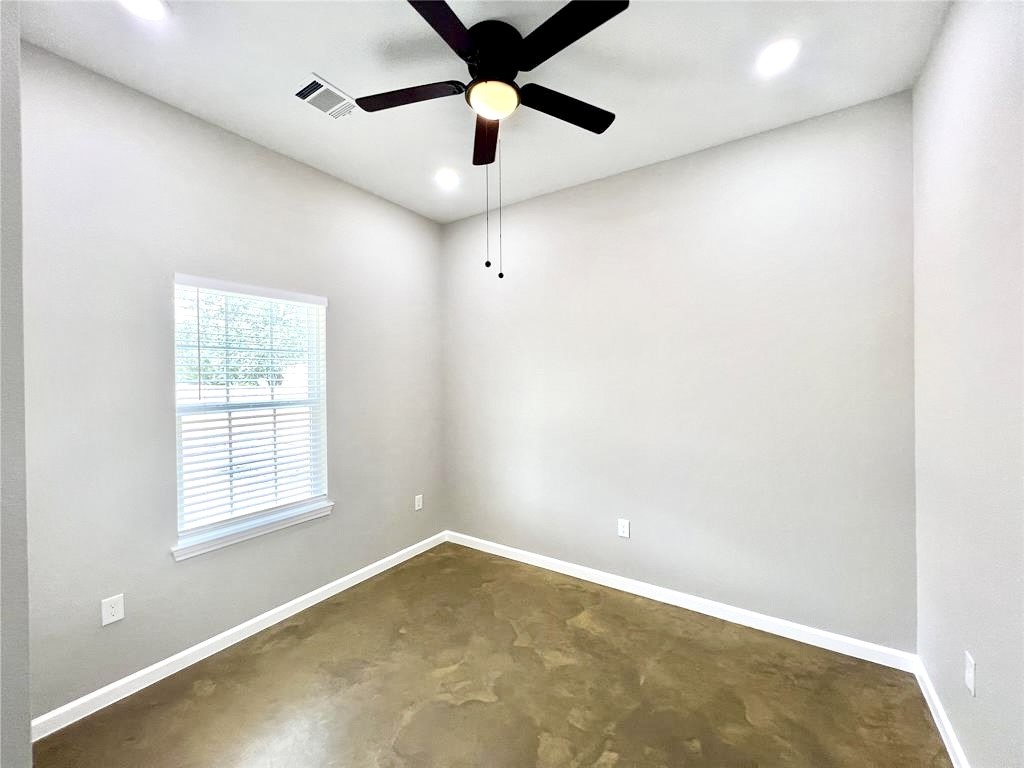 9508 Quaker Court, Unit B Rosharon, TX 77583 - Photo 8 of 16