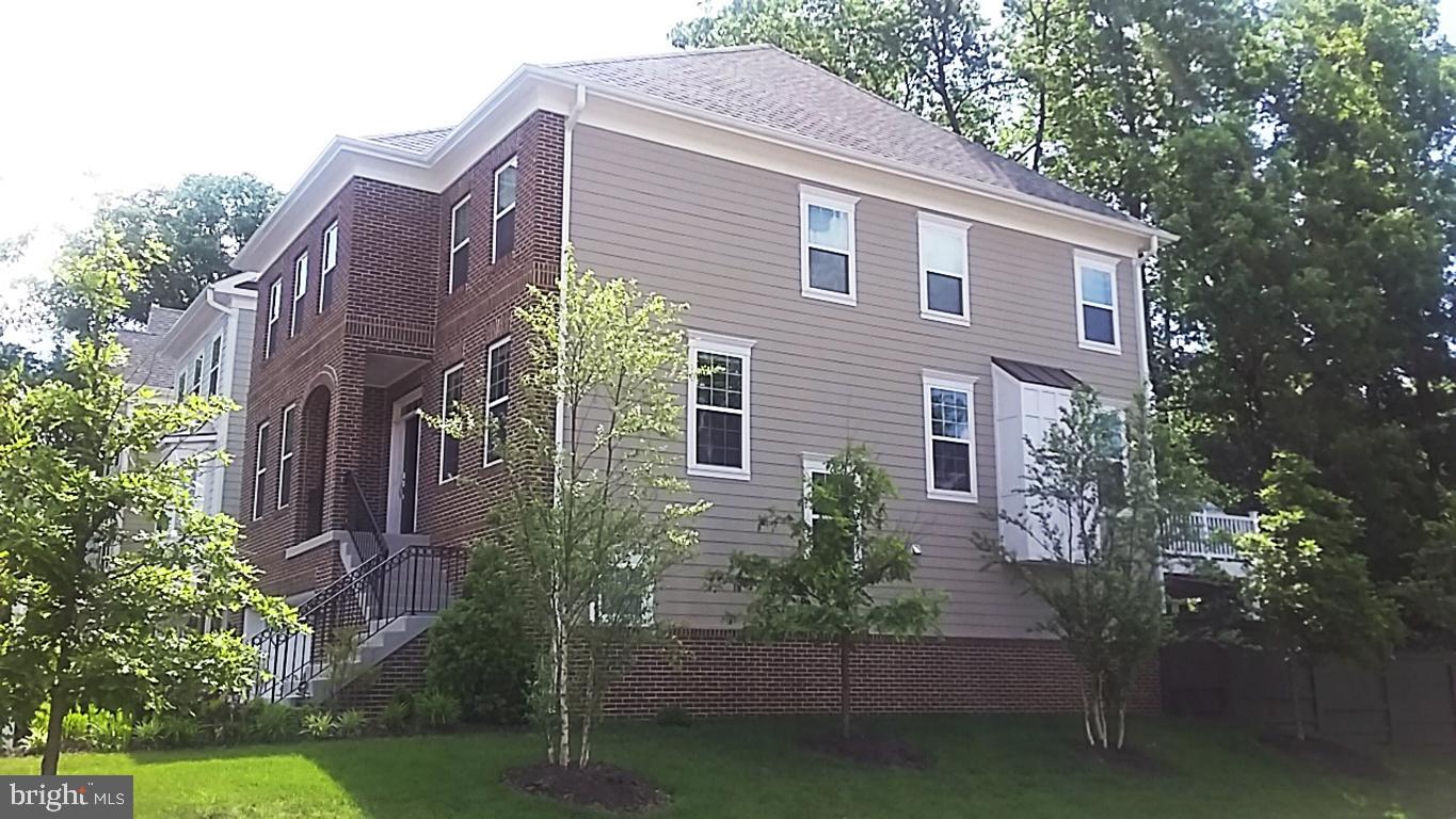 4440 Rosenwald Lane Fairfax, VA 22030 - Photo 2 of 34