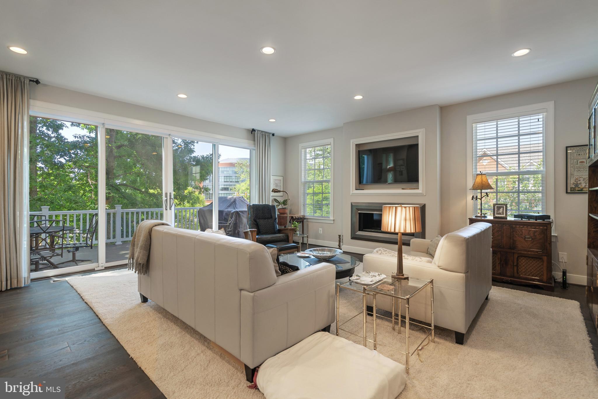 4440 Rosenwald Lane Fairfax, VA 22030 - Photo 14 of 34