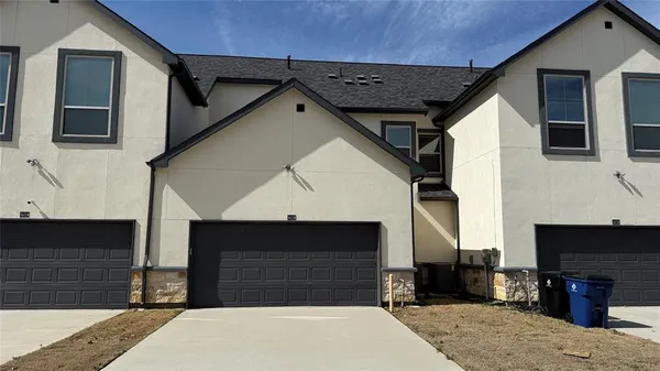 $2,575 | 16124 Doe Lk Drive, Frisco, TX 75033